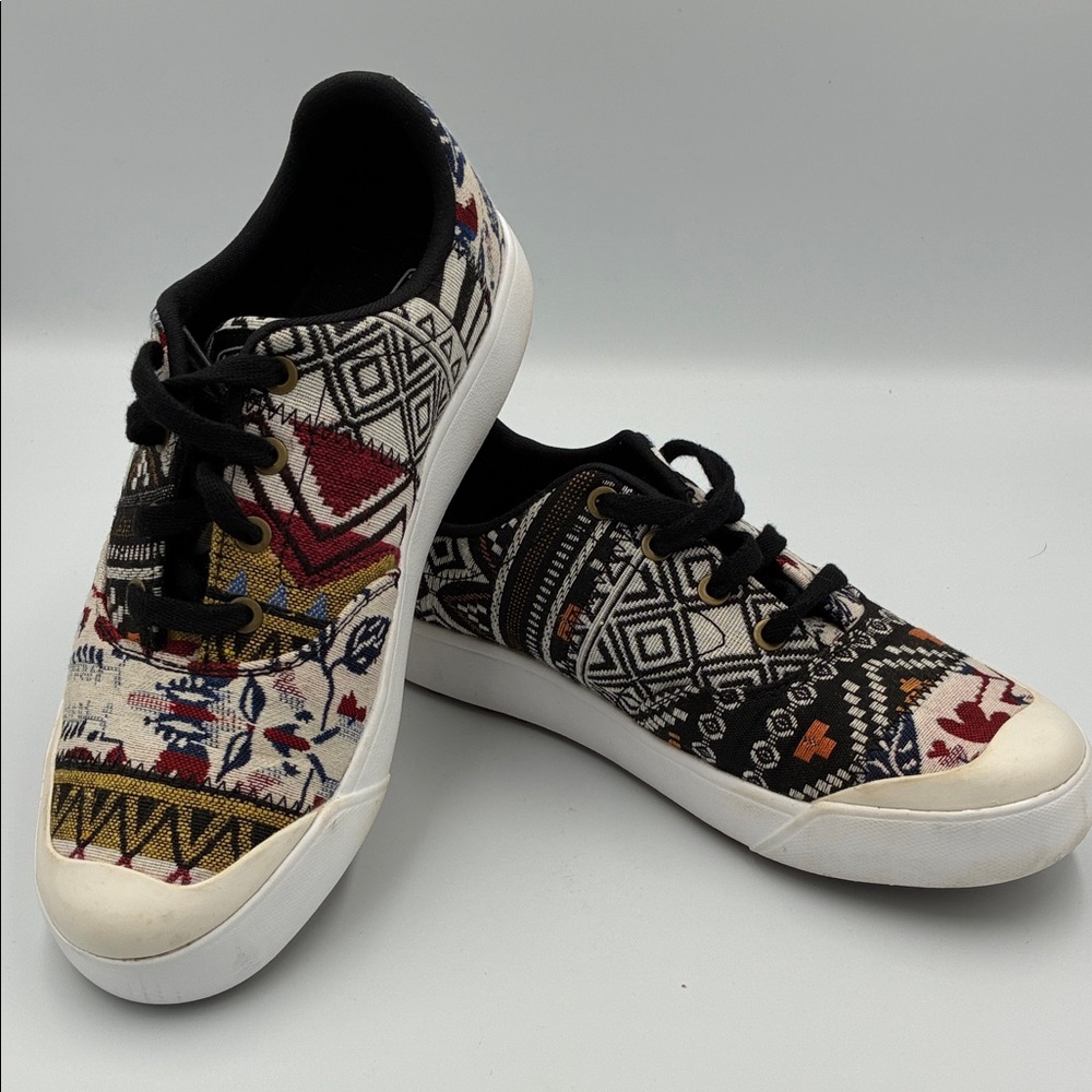 Keen Women’s Elena Multicolor Geometric Patterned Oxford Sneakers Size 7.5
